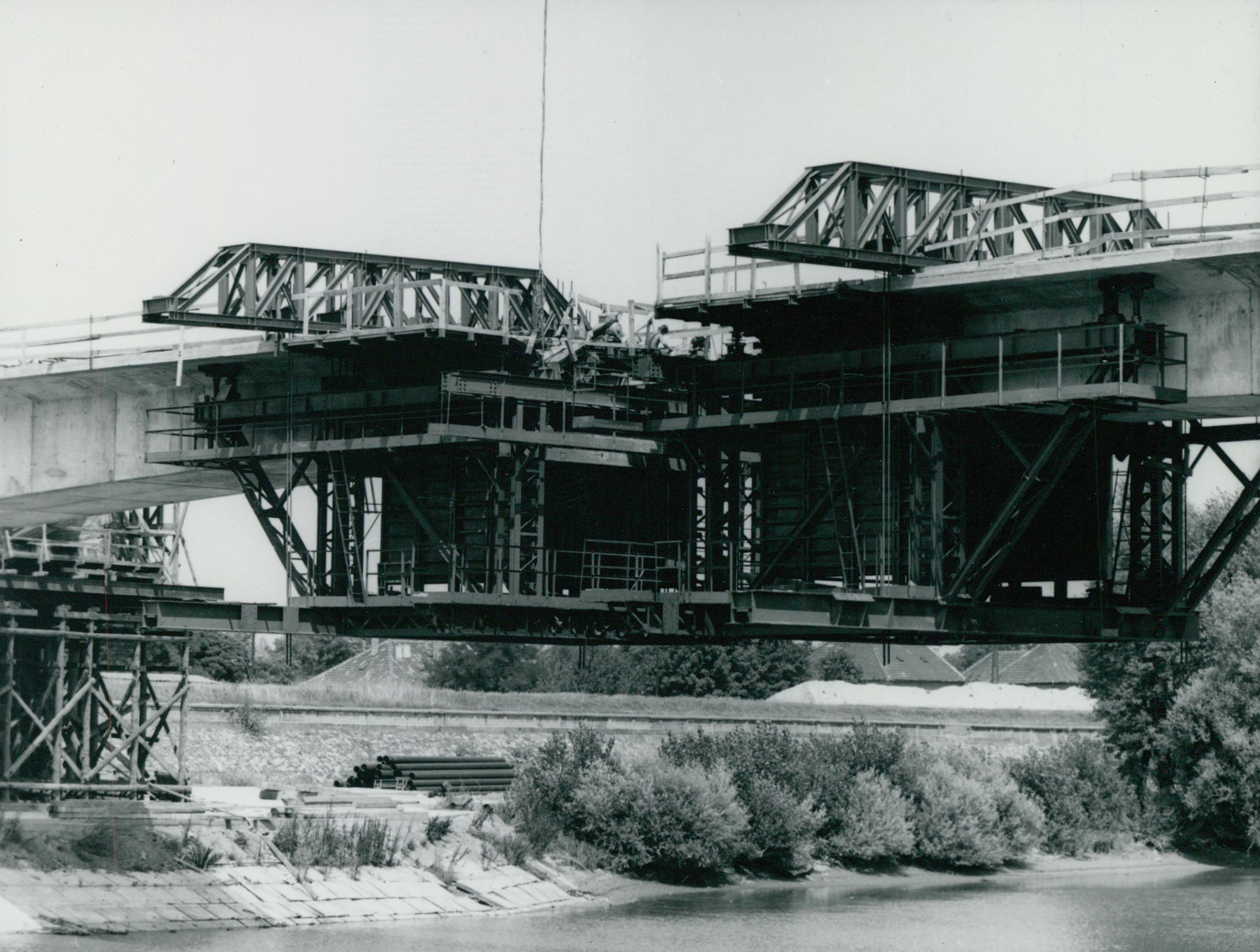 A győri Széchenyi híd építése 