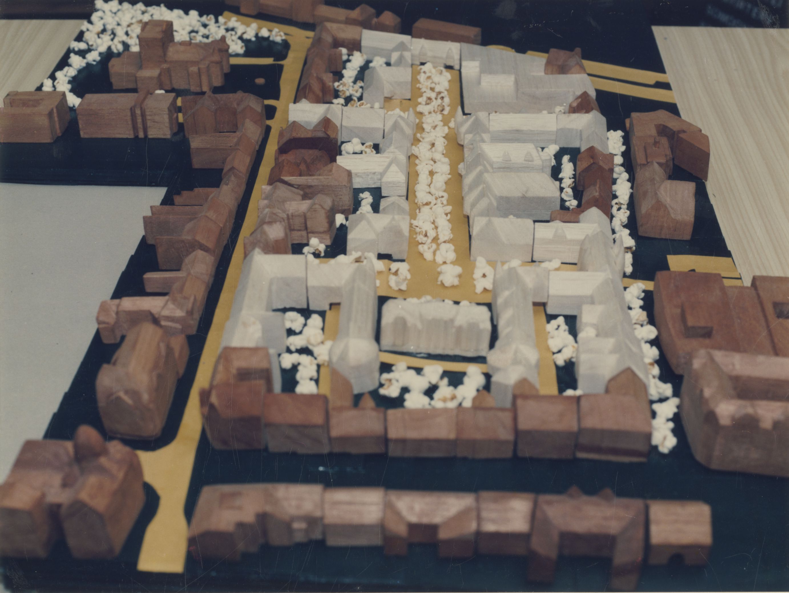 Kaposvár, Irányi Dániel utca - Dózsa György út - Május 1 (ma: Fő) utca - Budai Nagy Antal u. tömb rehabilitációs terve Kaposvár, Irányi Dániel utca - Dózsa György út - Május 1 (ma: Fő) utca - Budai Nagy Antal u. tömb rehabilitációs terve