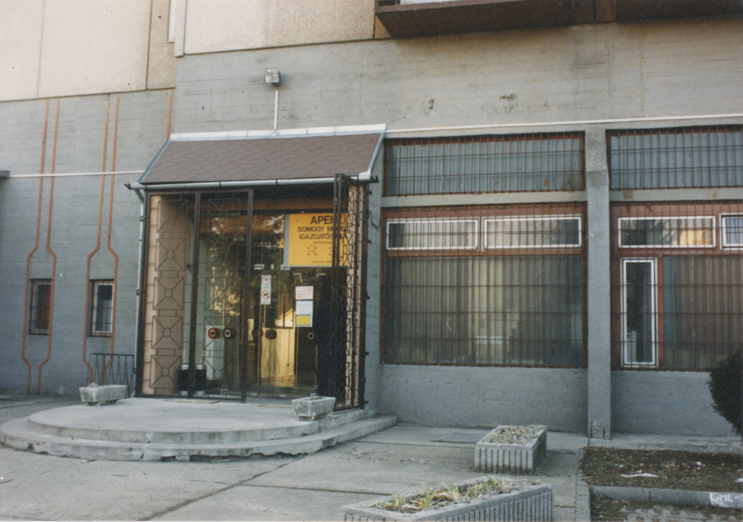 Kaposvár. Béke utca 28. APEH Somogy megyei Igazgatóság irodaépület Kaposvár. Béke utca 28. APEH Somogy megyei Igazgatóság irodaépület