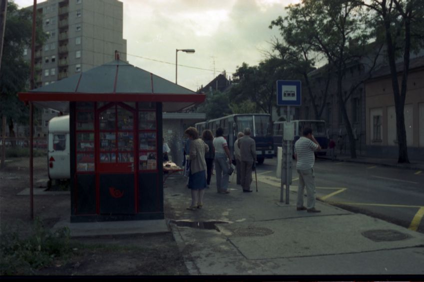 Új típusú hírlap pavilon a 10. kerületi Állomás utcában Új típusú hírlap pavilon a 10. kerületi Állomás utcában