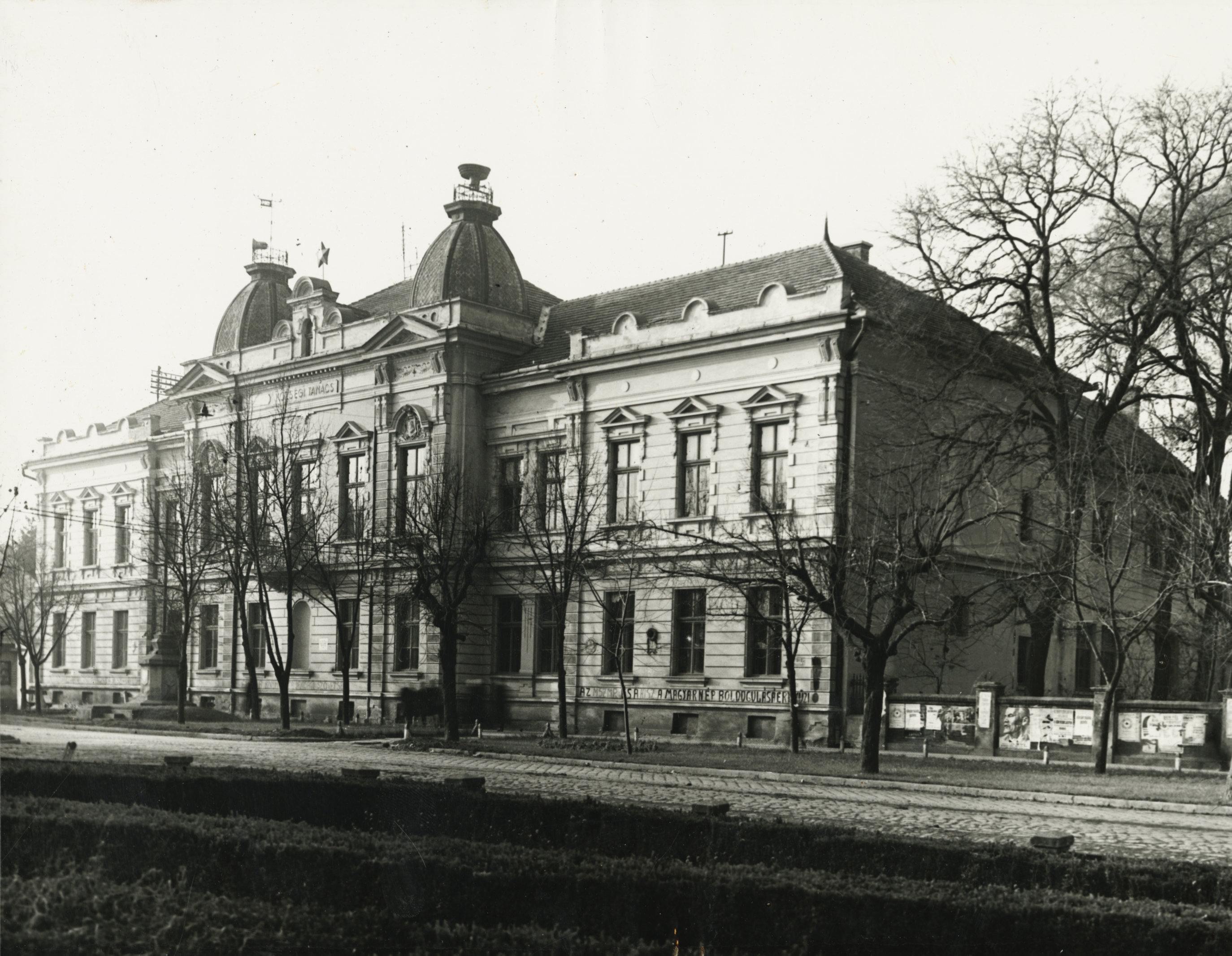 A békési egykori községi tanácsház a Petőfi Sándor utcában