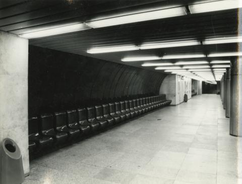 A Kálvin téri metróállomás peronja