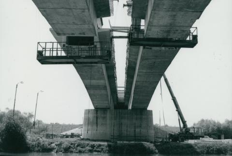 A köröstarcsai Kettős-Körös-híd építése