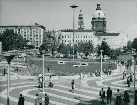 A metróépítés után megújult Deák Ferenc tér 