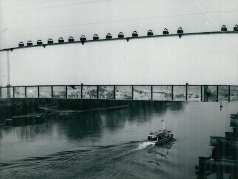 Az új tahitótfalui Tildy híd acélszerkezete behúzása után
