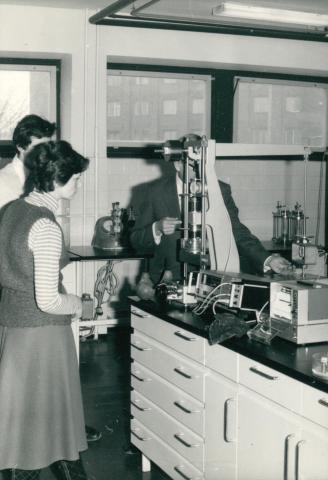 Földtani Társulat látogatása a labortömbben