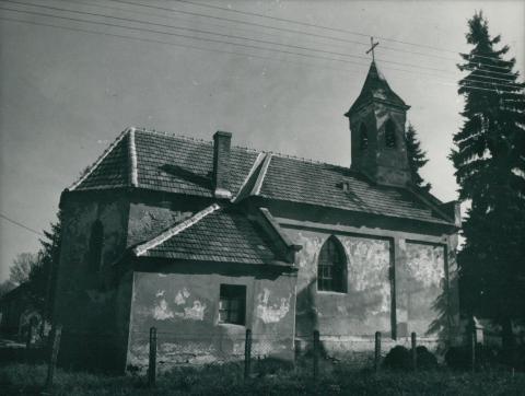 Katolikus templom Kéttornyúlakon
