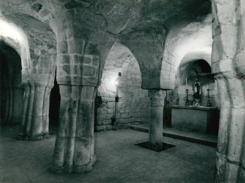 A feldebrői Szent Márton-templom altemploma és oltára