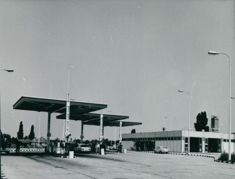 A kecskeméti ÁFOR-BP autószerviz és üzemanyagtöltő állomás épülete