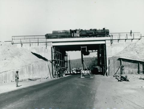 A tatabányai vasúti híd teherpróbája
