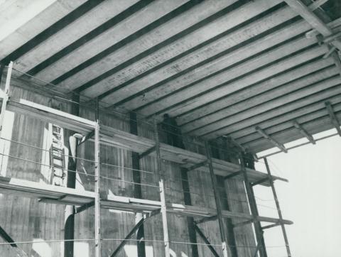 A tatabányai vasúti híd vasbeton gerendái