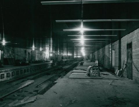 Vágányok rögzítése a hármas metró népligeti megállójának peronjánál