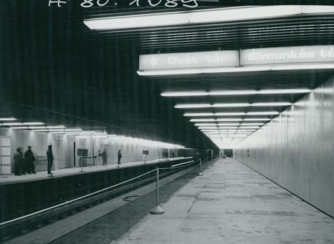 A 3-as metró Pöttyös utcai megállója