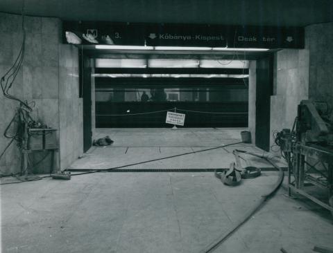 Metrókocsi próbaútja a 3-as metró Ecseri úti megállójában