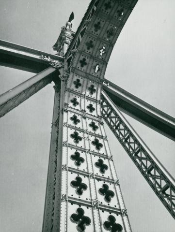 A Szabadság híd pilonja 