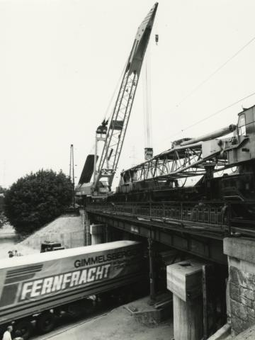 Ecseri úti vasúti híd, a régi tag kiemelése