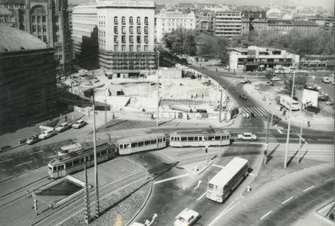 A Deák téri metróállomás építése