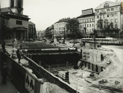 Metro aluljáró építése a Kálvin téren.