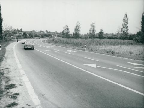 Autóút a Balatonnál