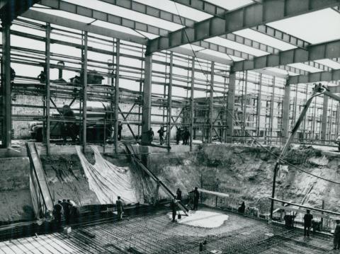 Az IKARUS gyár csarnokának készülő alapozása