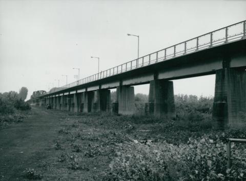 A kiskörei vasúti-híd építése