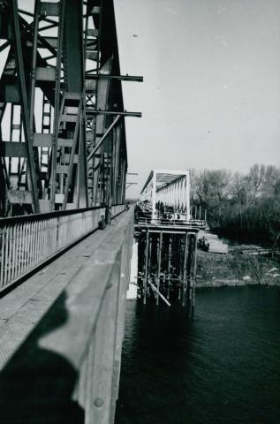 Az Algyői vasúti Tisza-híd építése