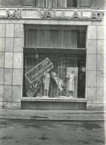 Budapest. Arany János utca 27-29.