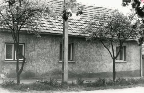 Békásmegyer. Dömös (Templom) utca