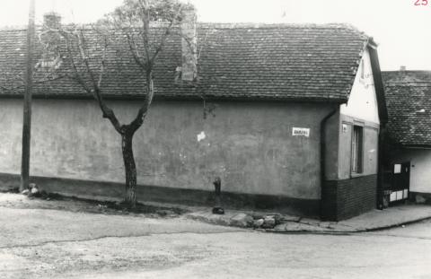 Békásmegyer. Dömös (Templom) - Szentháromság utca sarka