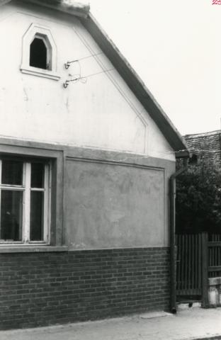 Békásmegyer. Dömös (Templom) utca