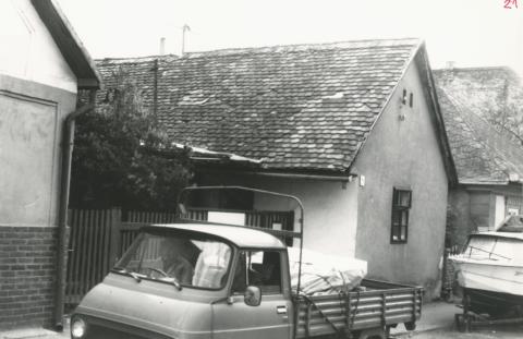 Békásmegyer. Dömös (Templom) utca