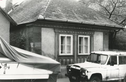 Békásmegyer. Dömös (Templom) utca 21.