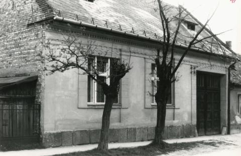 Békásmegyer. Dömös (Templom) utca 19.