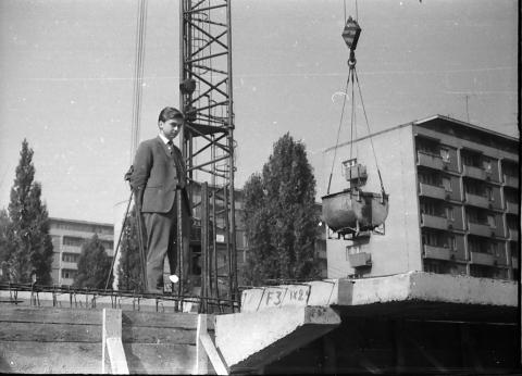 Alkotás utca, honvéd tiszti lakóházak építése. Keresztély Béla építésvezető