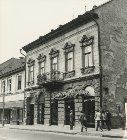 Kaposvár. Fő utca 31. Textil üzlet
