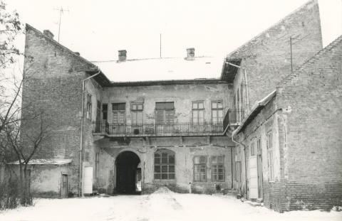 Debrecen. Bem tér 9. belső udvara