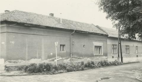 Debrecen. Pereces u. - Eötvös u. sarka