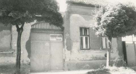 Debrecen. Szappanos utca. "Varrógép javítás"