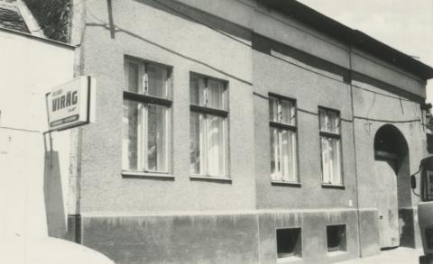 Debrecen. Csapó utca. Virágbolt