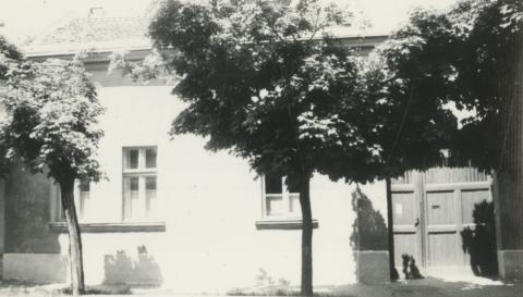 Debrecen. Könyök utca 4.