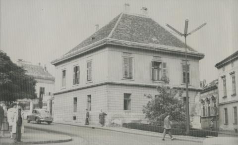 Pécs. Hunyadi János utca 2.