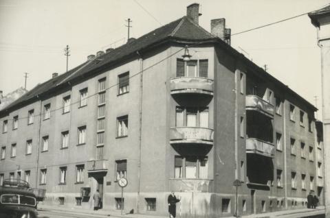 Pécs. Várady utca sarok