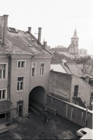 Kilátás a gyöngyösi Sarlós Boldogasszony-templomra a posta tetejéről