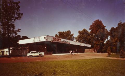 Balatonföldvár. SZOT étterem