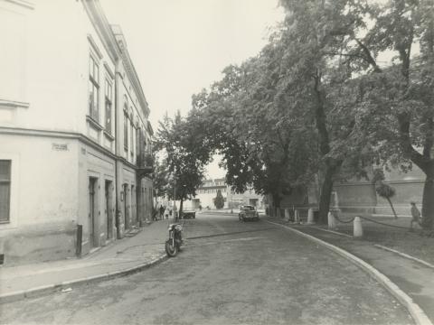 Sátoraljaújhely. Széchenyi tér és József Attila utca sarka