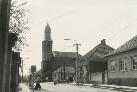 Noszvaj. Római katolikus templom környéke