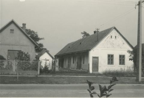 Adony. Zrínyi utca 6.