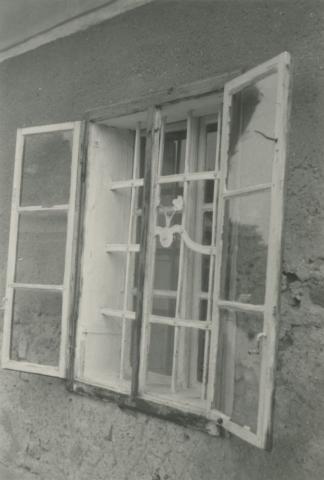 Adony. Fő utca 25. ablaka