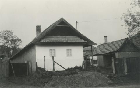 Gyöngyöspata. Arany János utca 16.