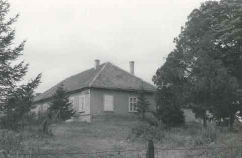 Kocs. Volt majorsági uradalmi lakóház, ma a tsz. Tulajdonában